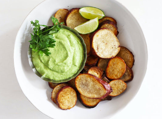 Spirulina Hummus with Yam Chip Dippers